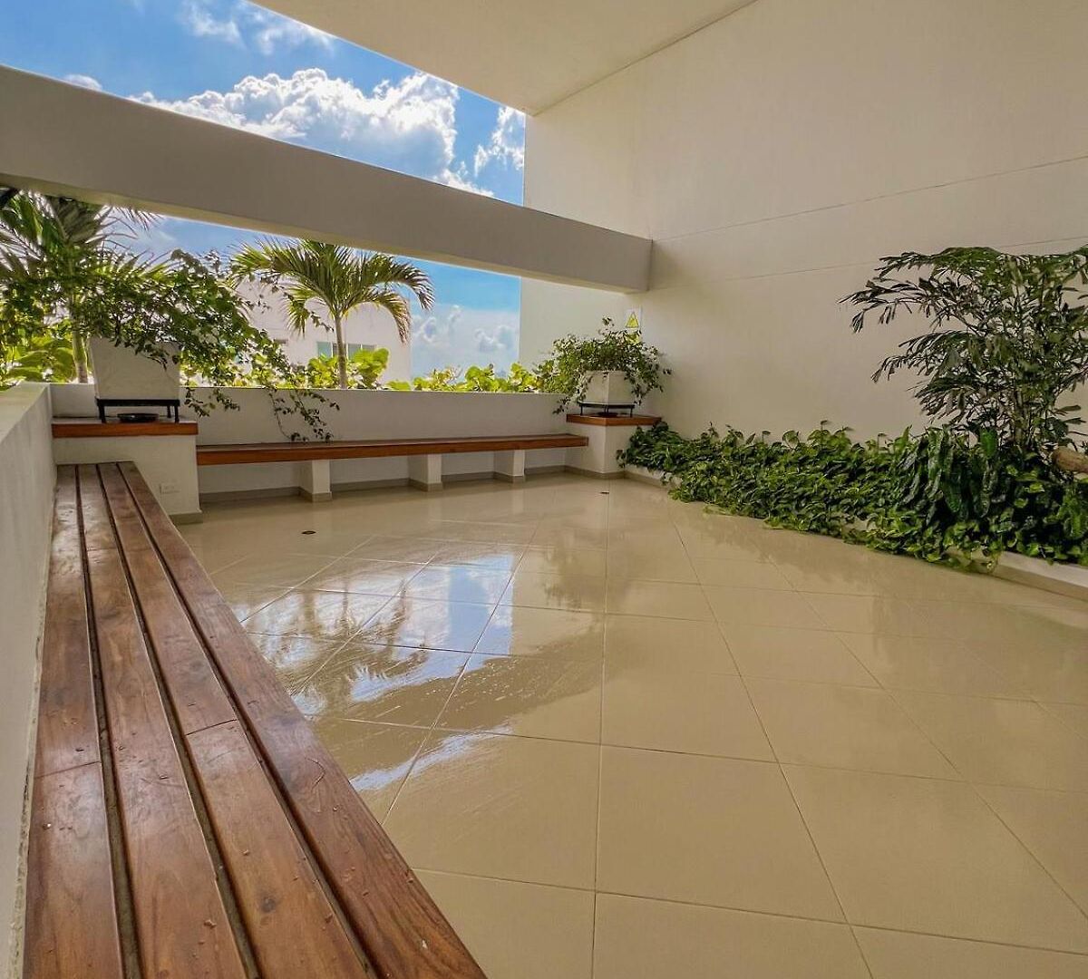 Near Downtown And The In Marbella Cartagena
