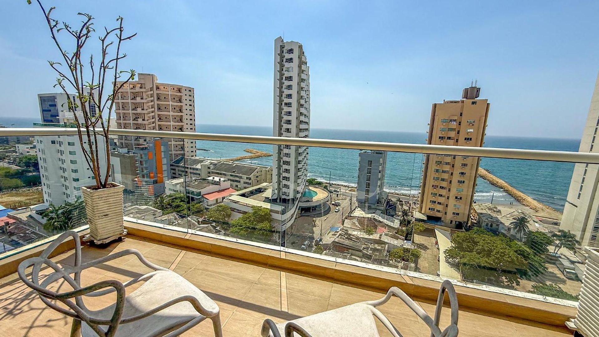 Near Downtown And The In Marbella Cartagena
