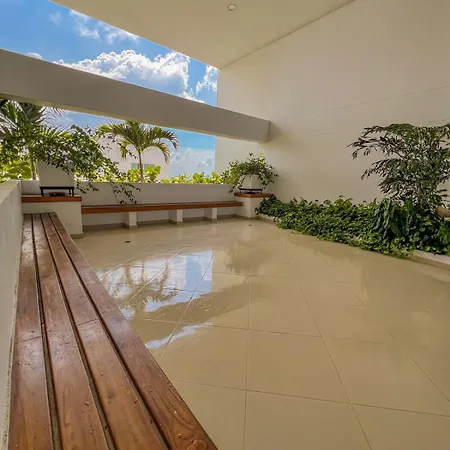 Near Downtown And The In Marbella Cartagena